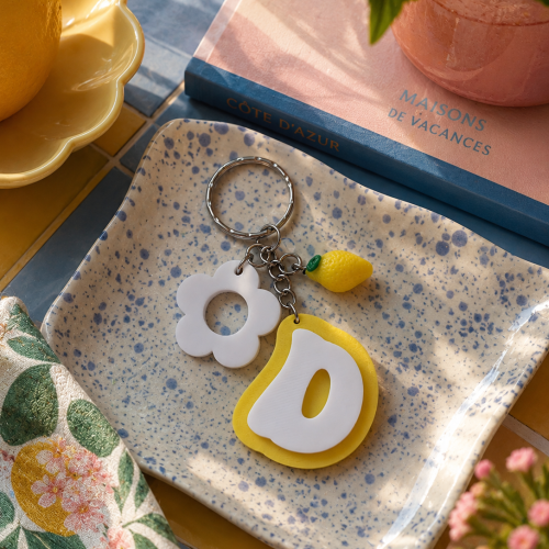 porte clés lettre jaune